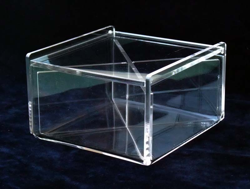 scatola con divisori in plexiglass